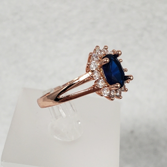 HOST PICK!!! 💙 18k Rose Gold Sapphire Ring - Picture 5 of 8